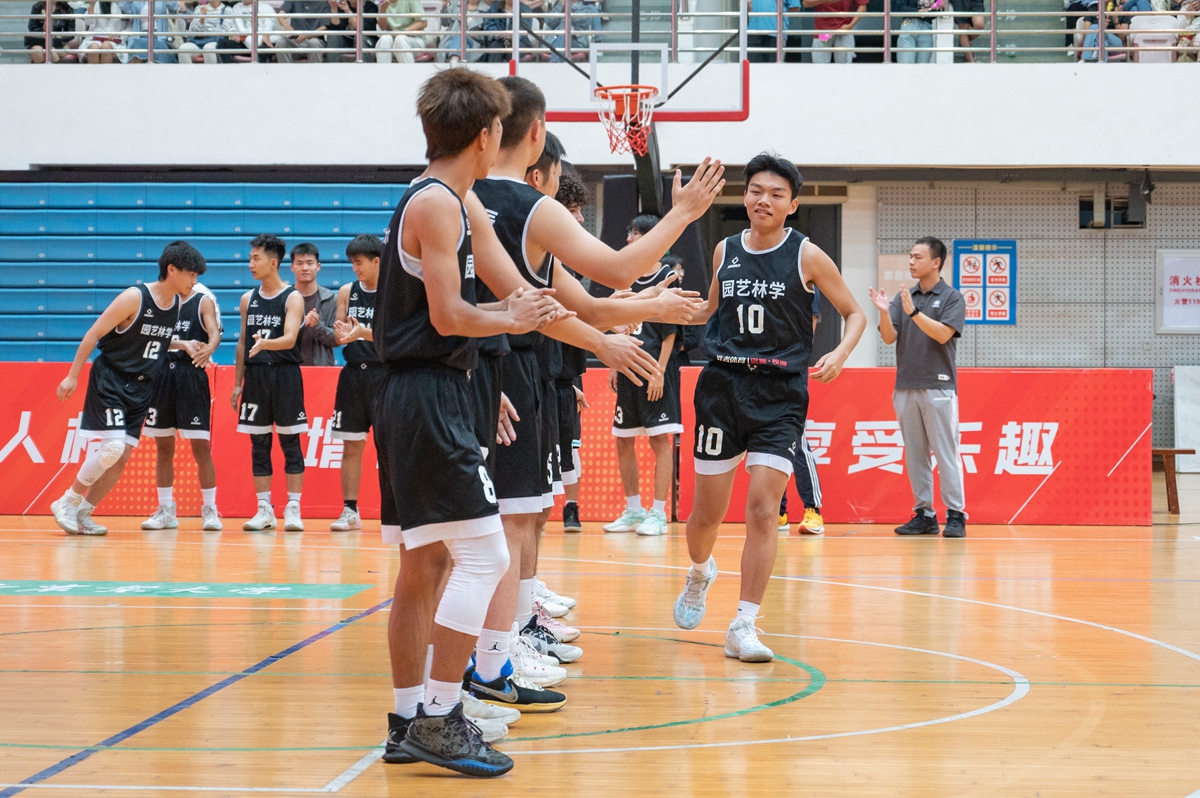 园艺林学学院10号入场(学通社记者 许可 摄)