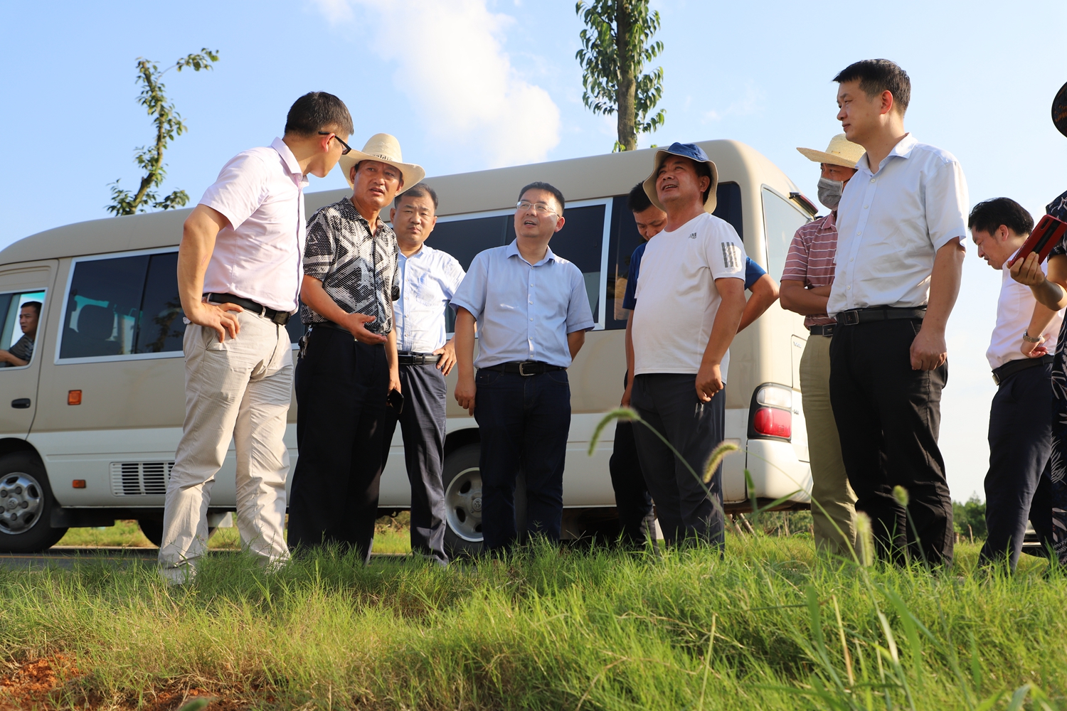 双溪镇毛祠村中药材种植基地现场调研指导