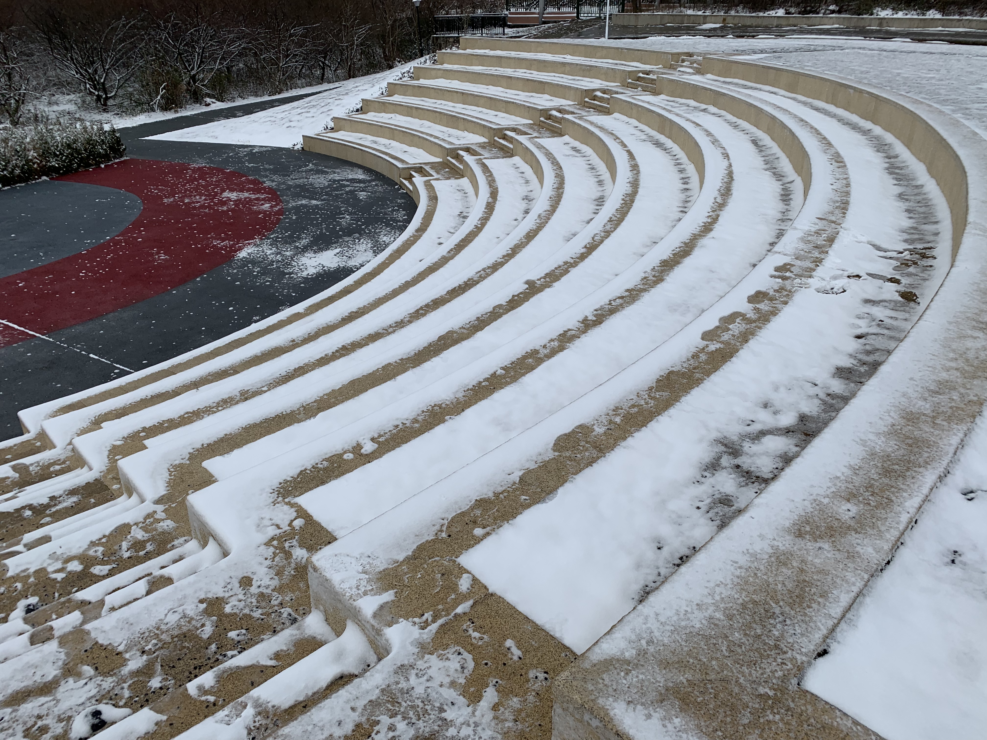 雪中乐乐园（彭光芒 摄）