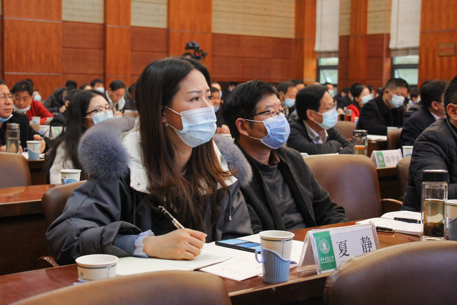 参会人员认真听讲记录（学通社记者 张灿 摄）