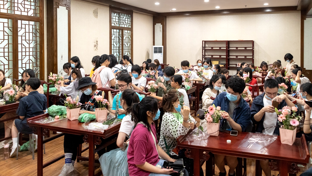 插花沙龙活动现场【学通社记者 周丹丹 摄】_副本