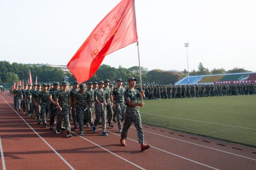 军训师，出征！（供图：何艺涛）