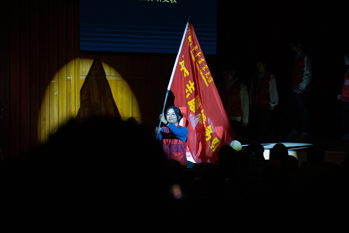 志愿队（学通社记者 仇傲 摄）