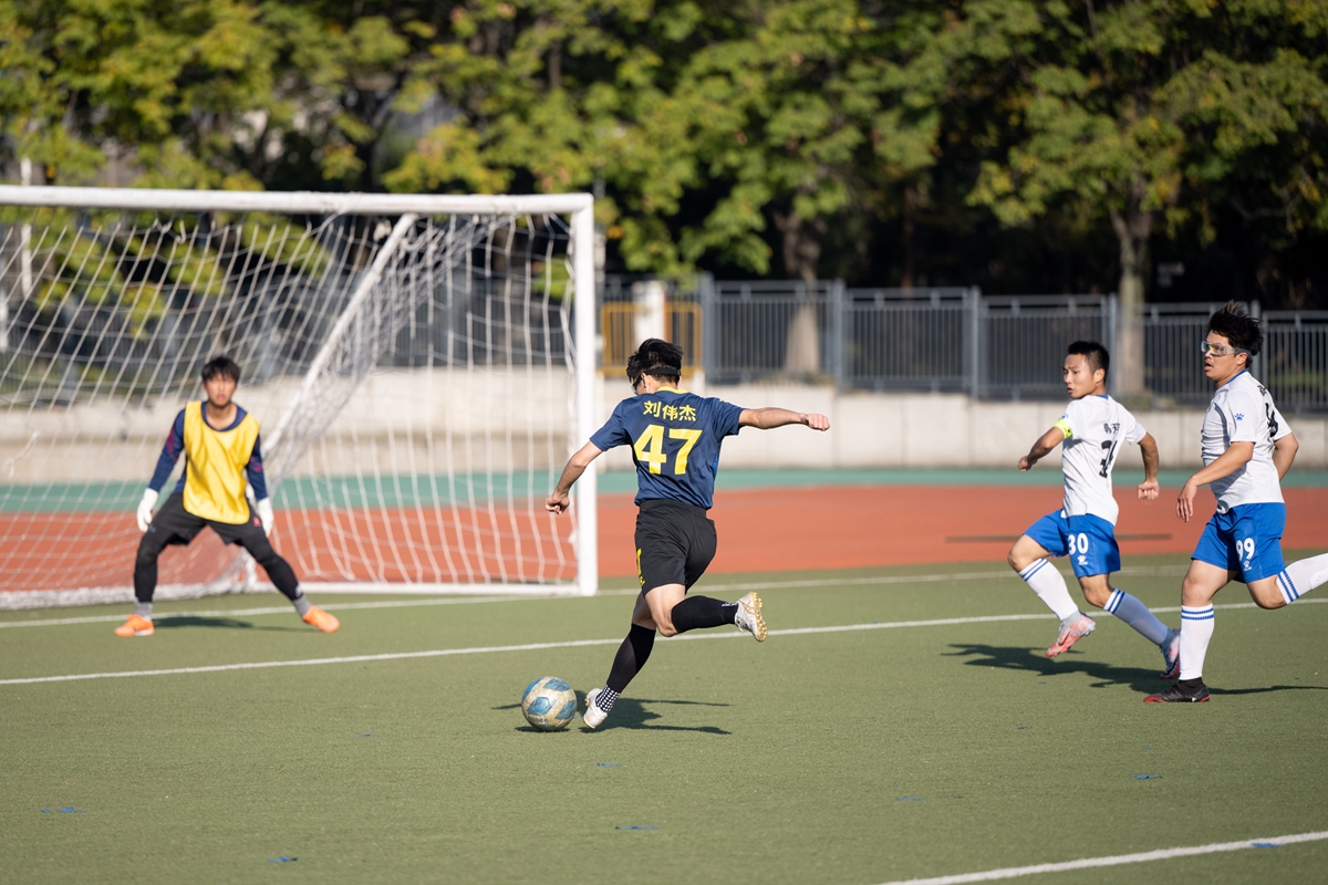 园艺林学学院47号射门(学通社记者 高言曦 摄)