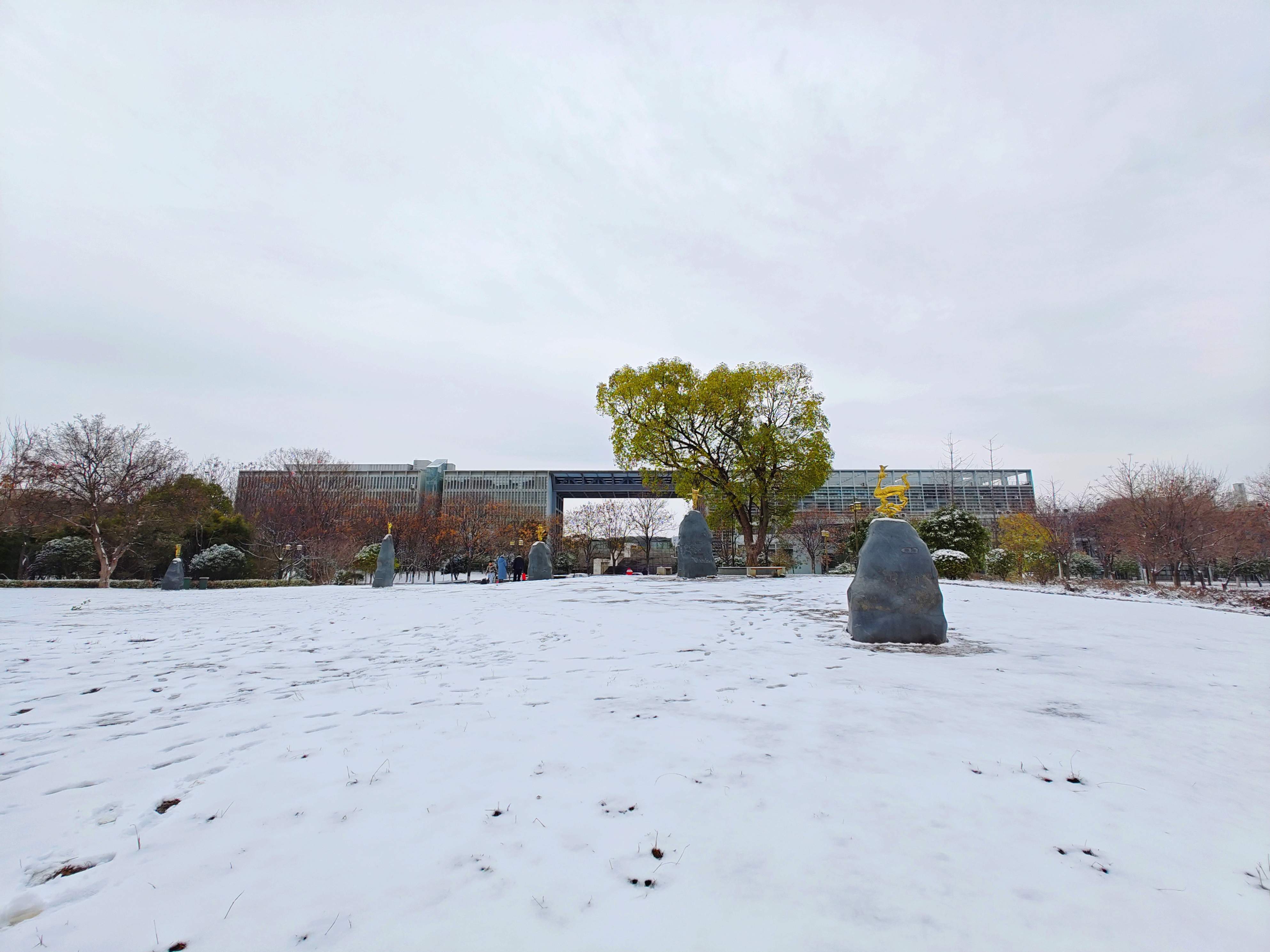 雪中二十四节气广场（刘涛 摄）