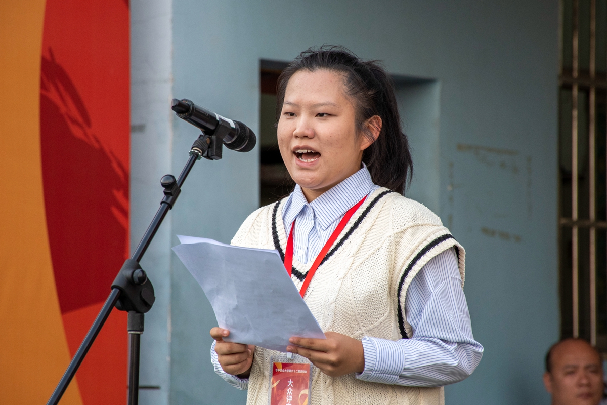 大众评审团代表发言（学通社记者 李佳怡 摄）