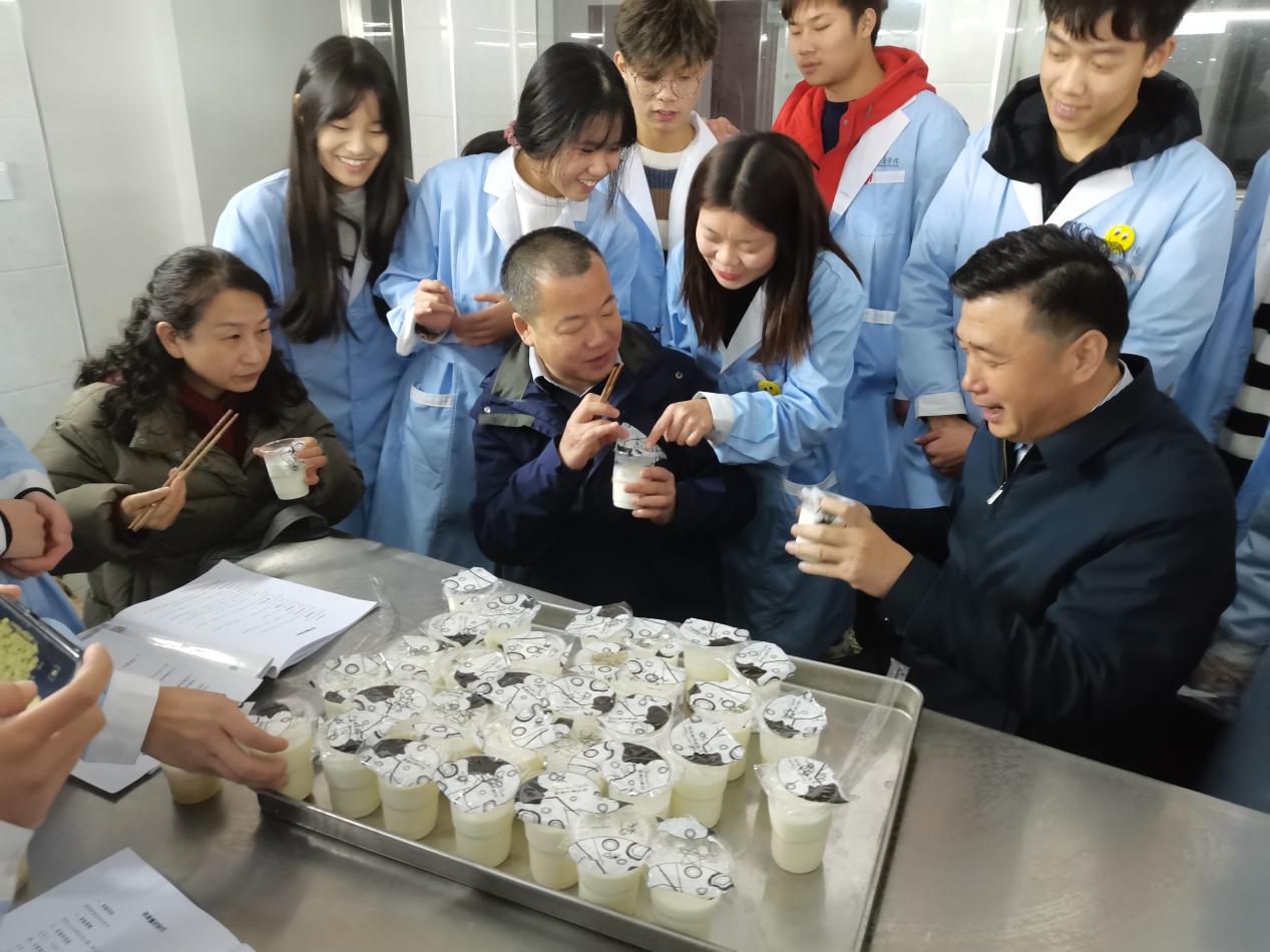 随州香菇学院同学在我校食品实验学习