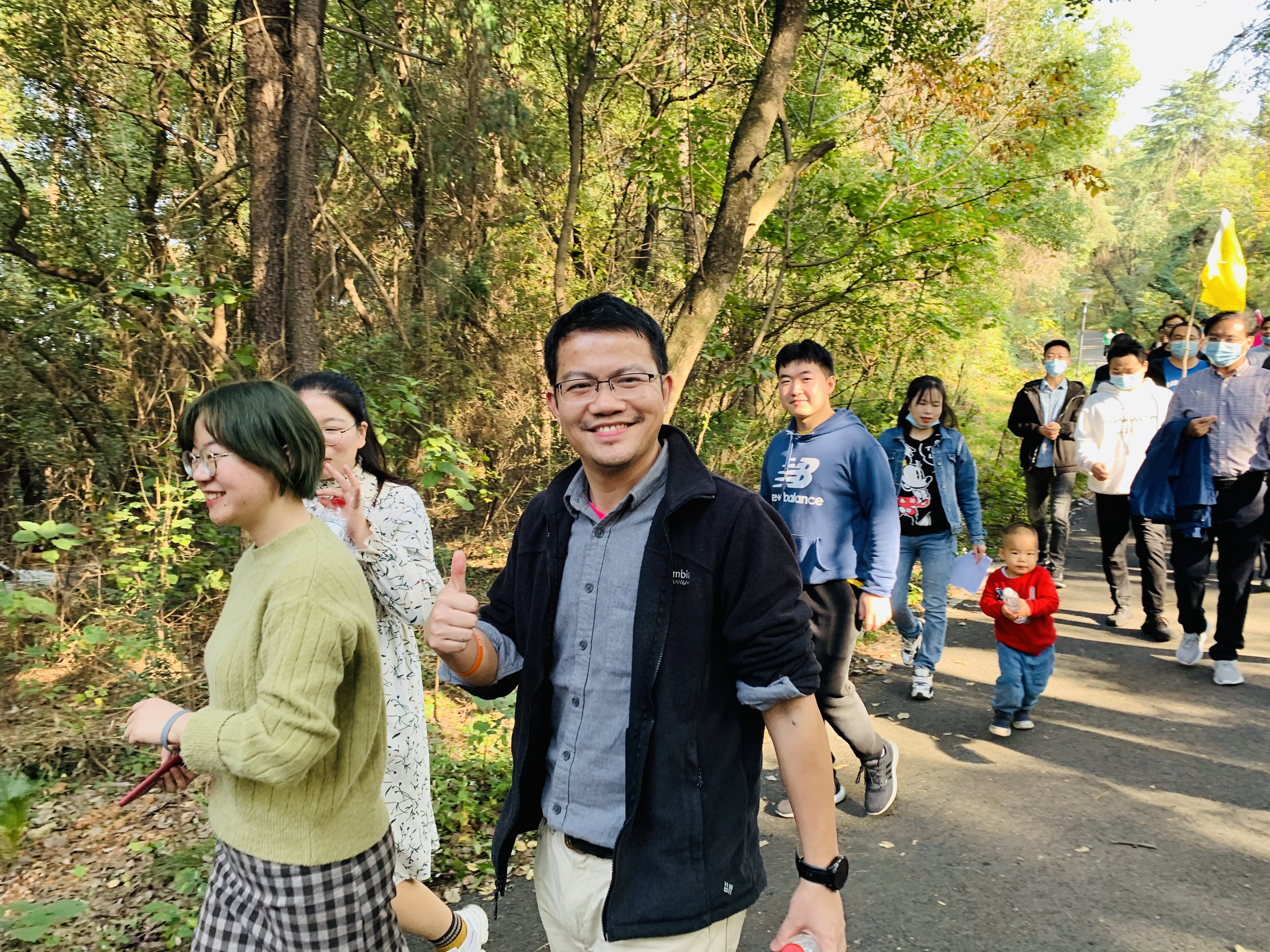 快乐同行的师生(生科院 供图）