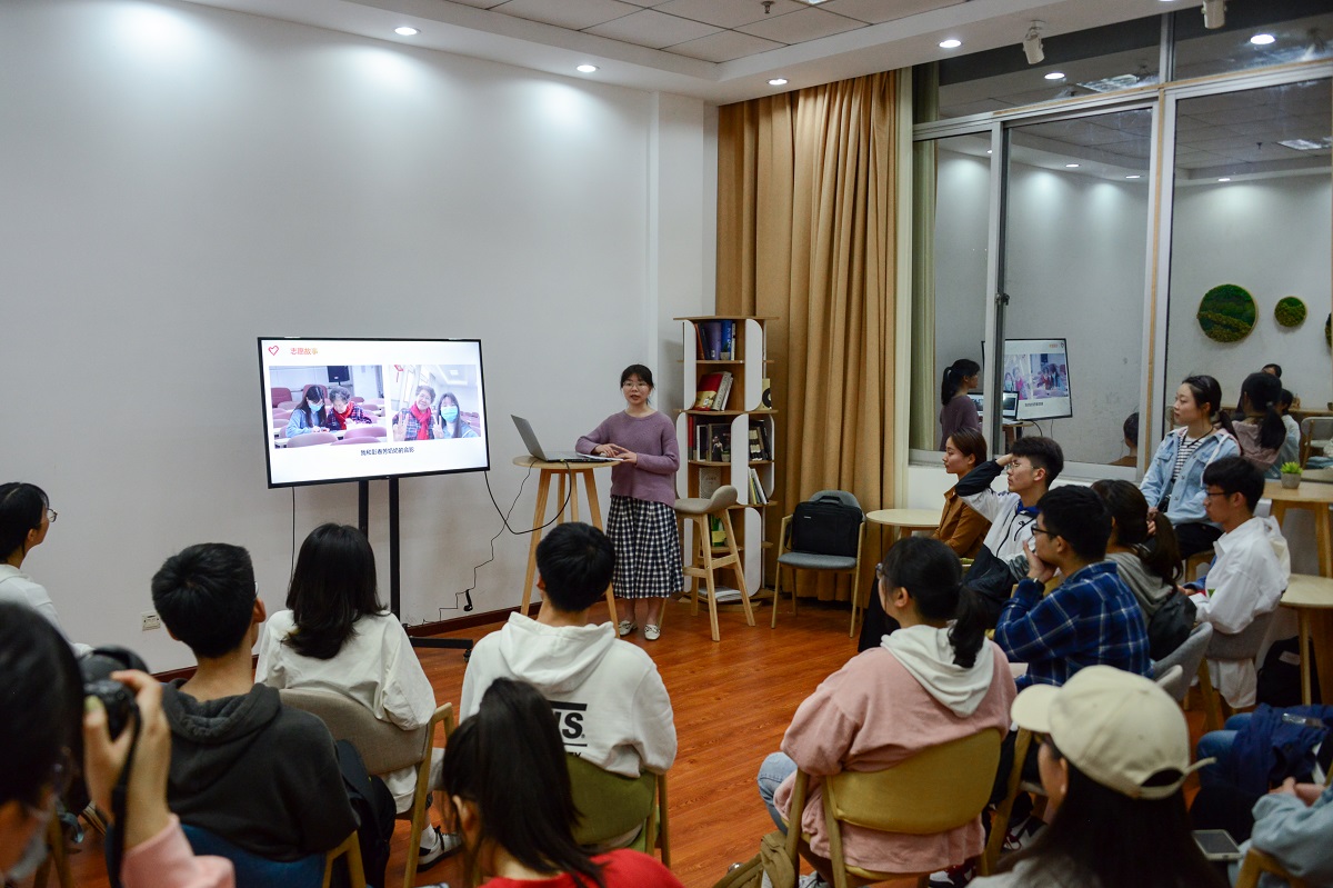 赵睿同学分享志愿故事（学通社记者 栾瑷林 摄）