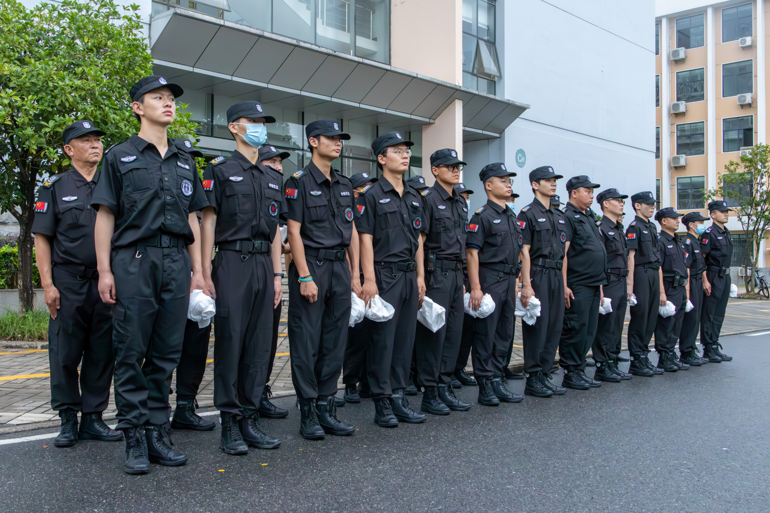 保卫工作人员（学通社记者 魏洪博 摄）