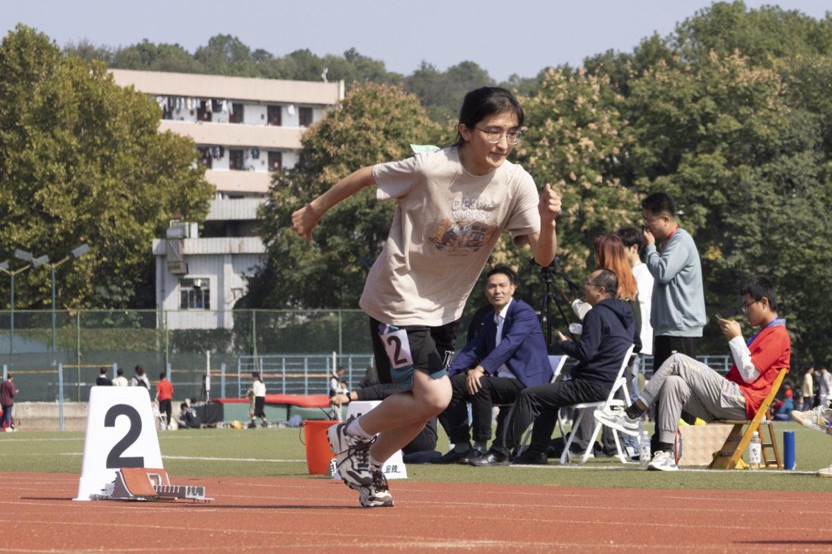 美多卓玛在奔跑（李佳怡 摄）