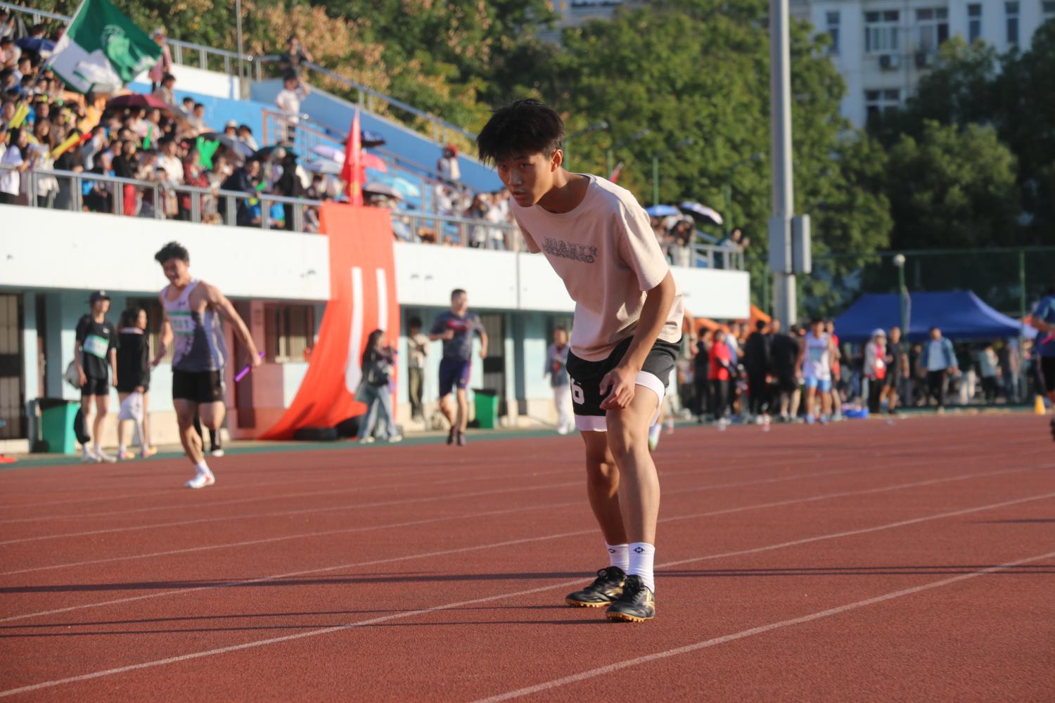 信息学子接力赛紧张进行中（通讯员 张羽中 摄）