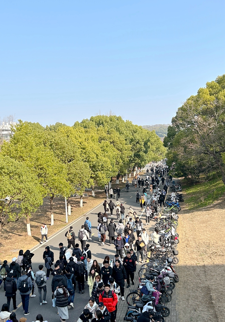 课间的道路_副本