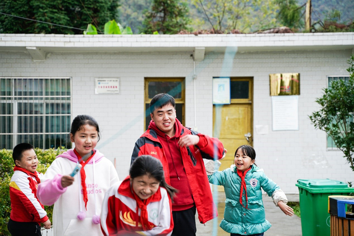 在贵州华农大石希望小学支教时的王庆鲁（受访者供图）