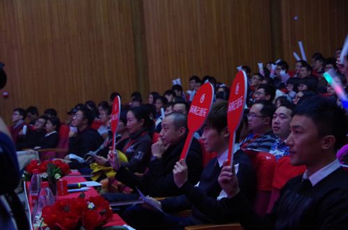 三位评委做出选择