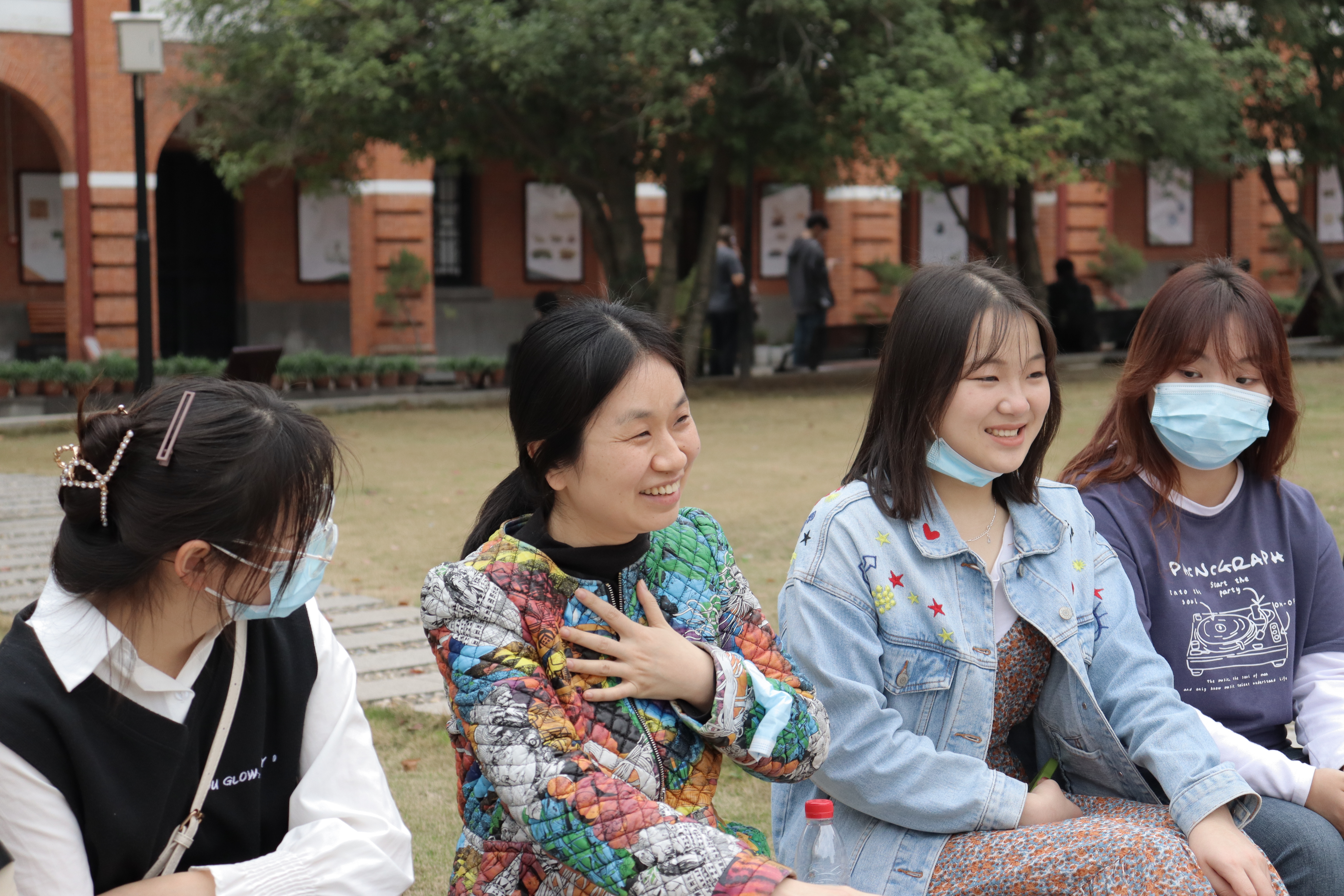师生共话青年责任担当(毕娇娇 供图)
