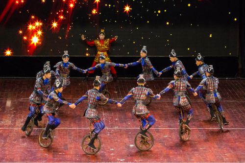 独轮车表演【袁欣羽】