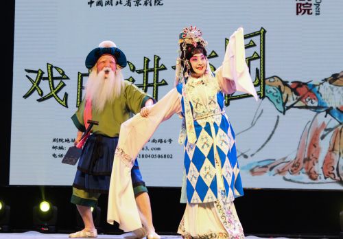 京剧演员表情丰富 冯惠摄