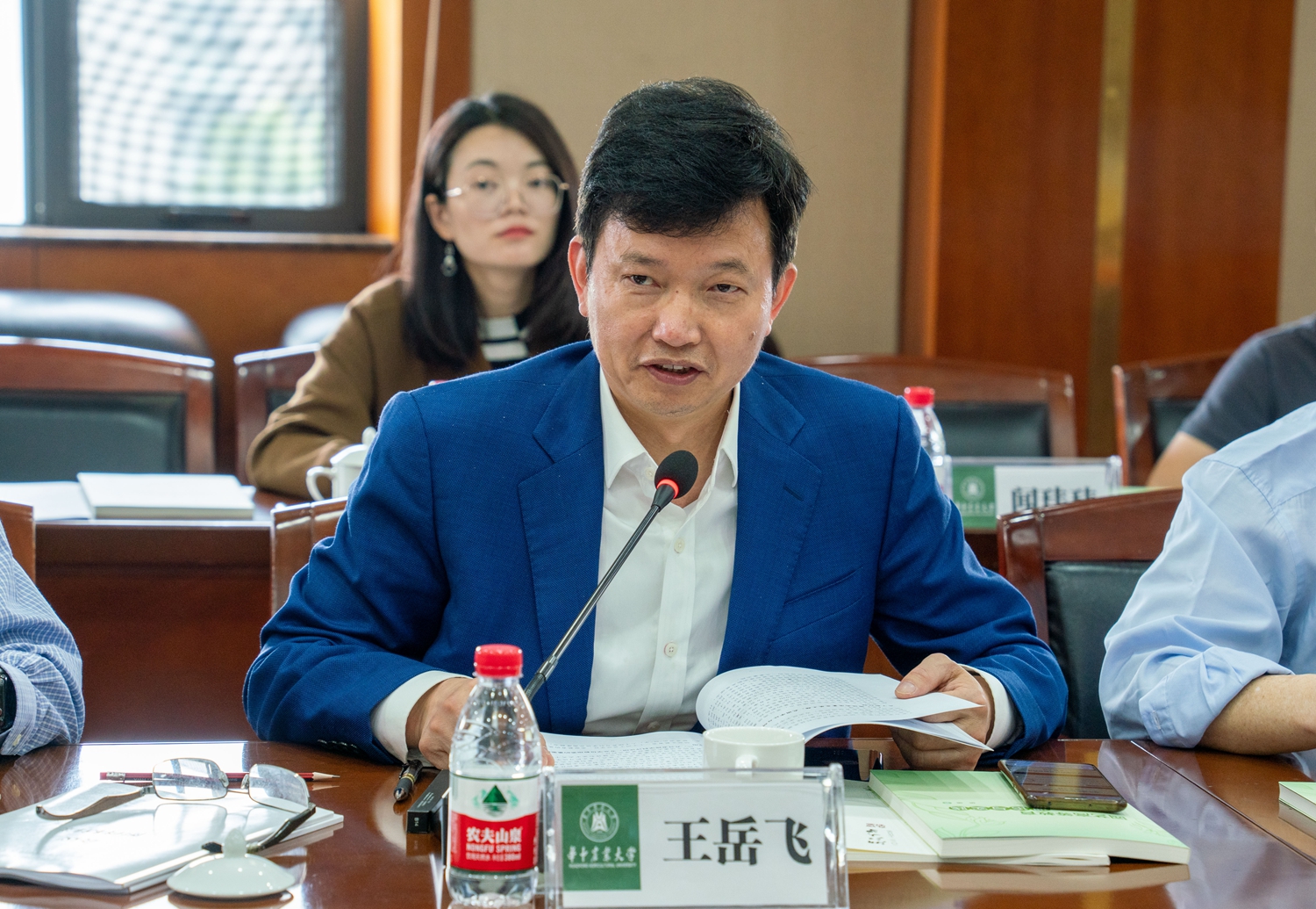 王岳飞讲话(周东琴 摄)
