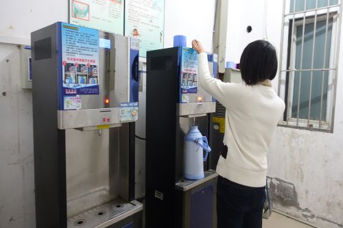 新增两台开水机 更好使用--黄稀