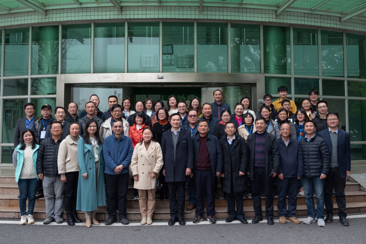 与会师生合影(学通社记者 王子仪 摄)