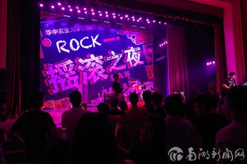 Joker 乐队的一首《force of nature》把全场的气氛带到高潮