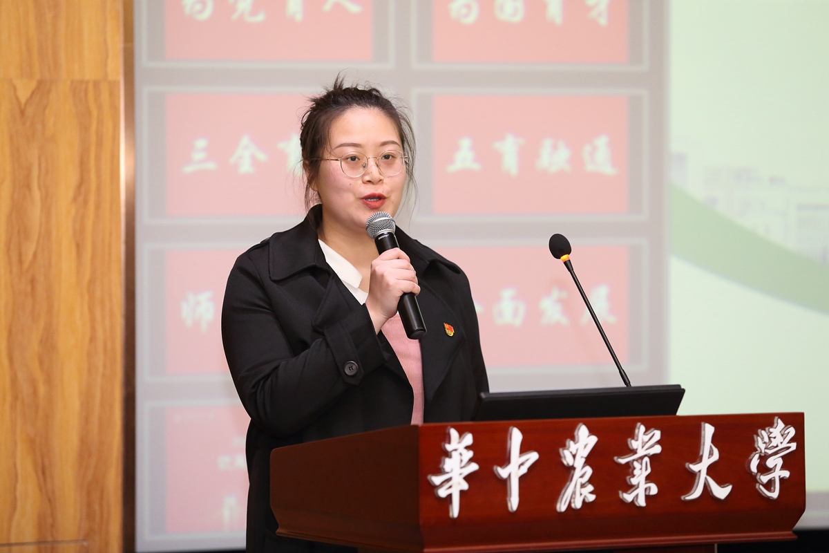 1200 生命科学技术学院张烜煜老师作分享(通讯员 侯国涛 摄)