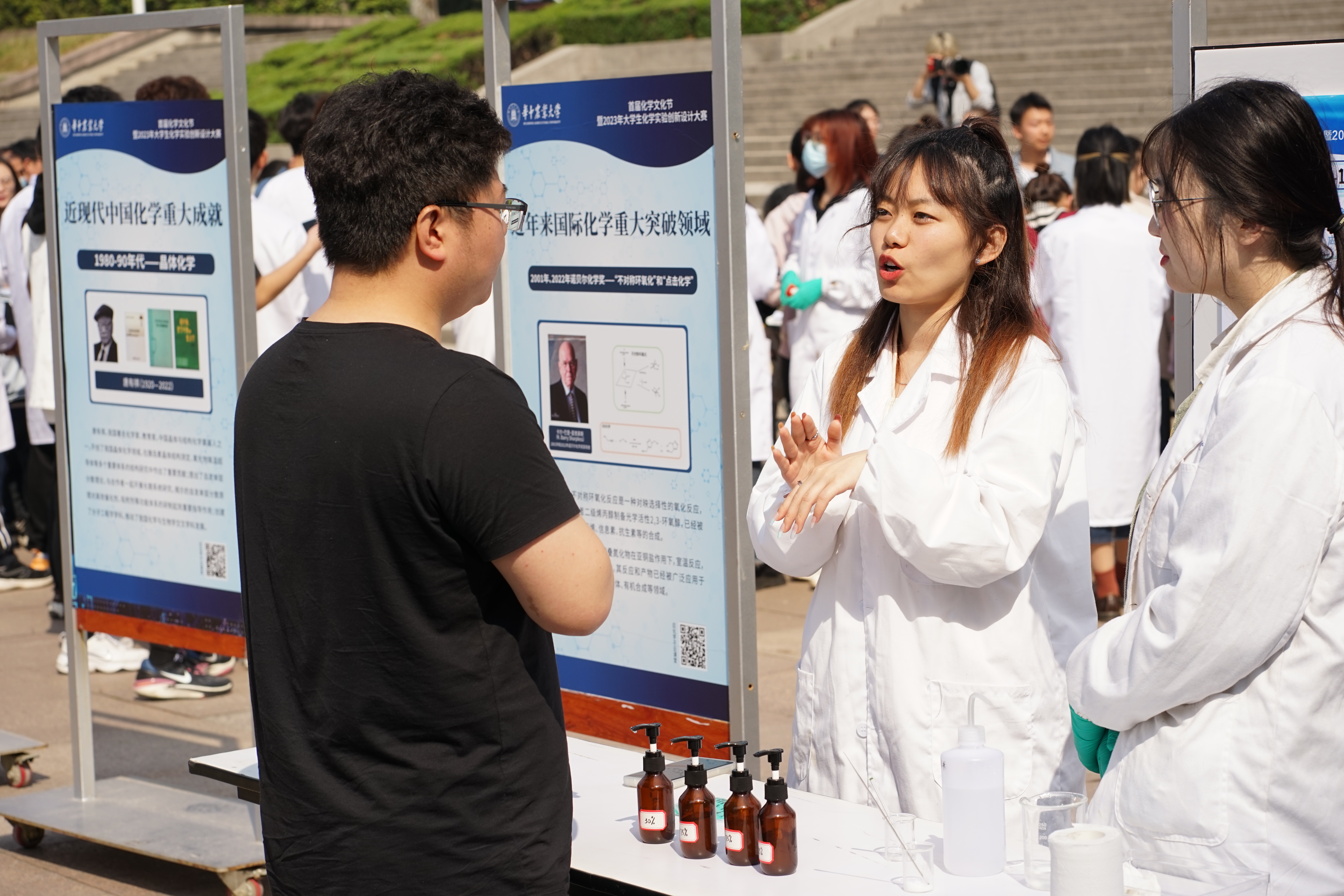 参赛队伍讲解项目原理(许潇宇 供图)