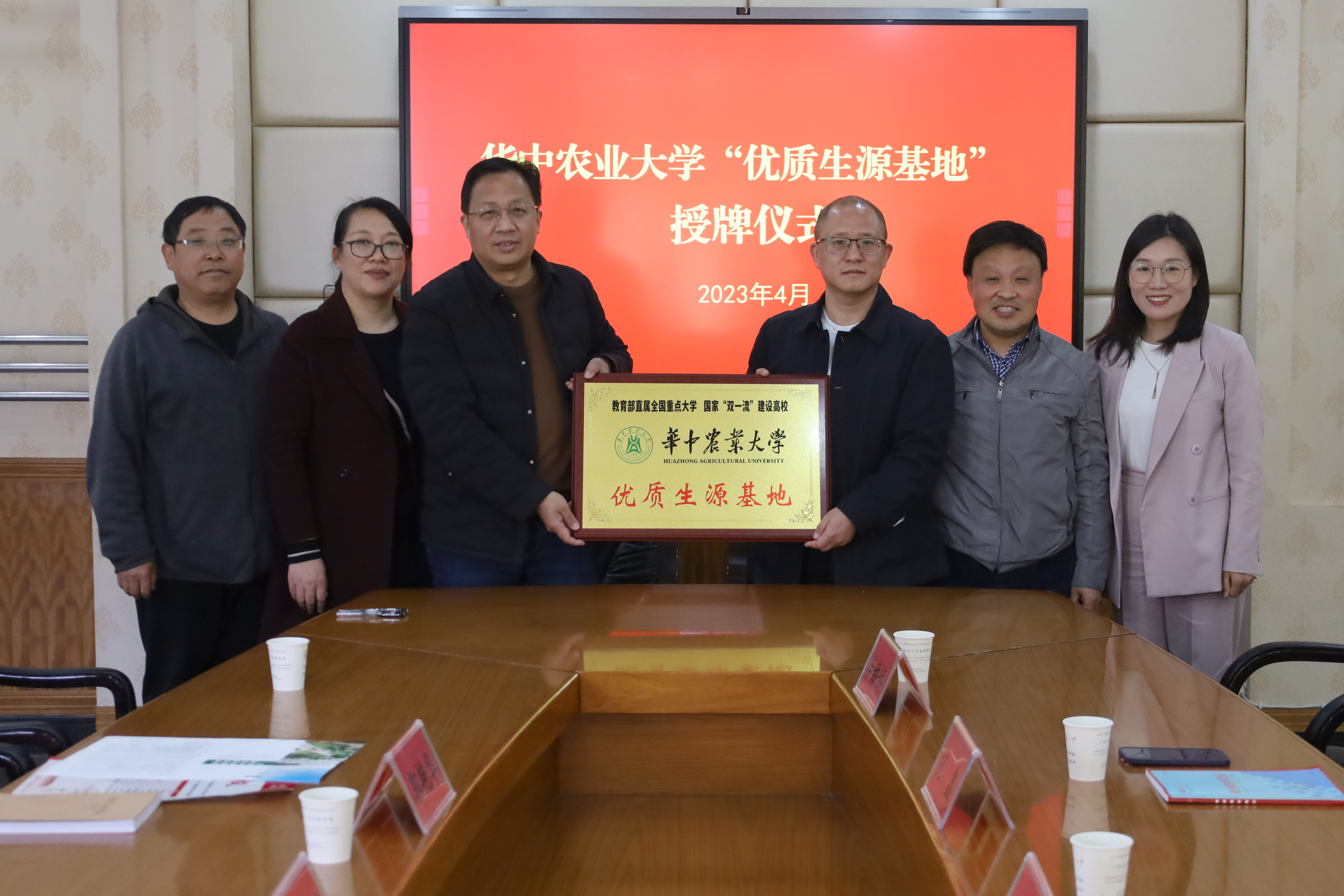8-钟祥一中优质生源基地签约现场-柳晓珊供图