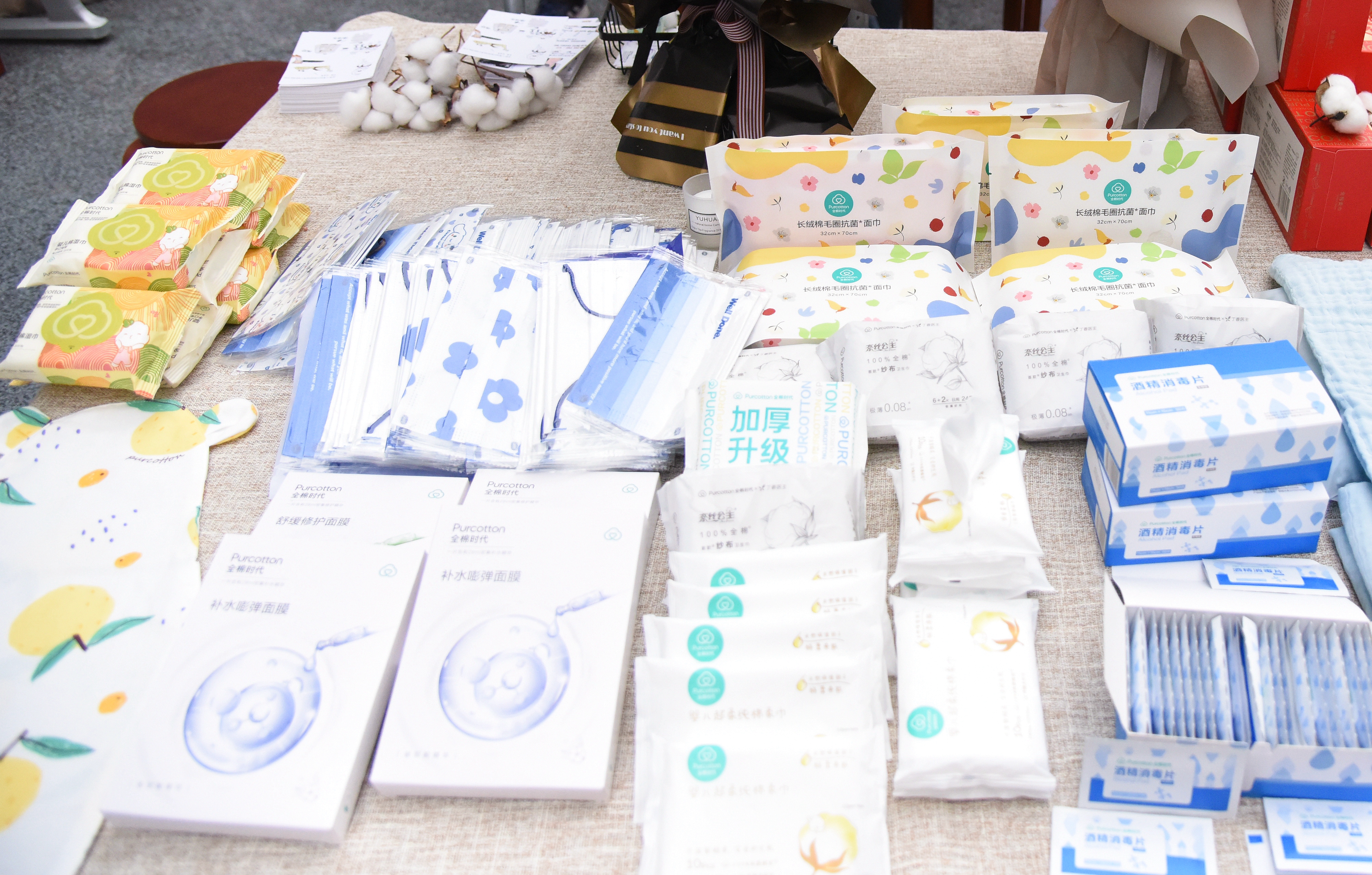 各种用棉花做成的日用品(匡敏 摄)_副本