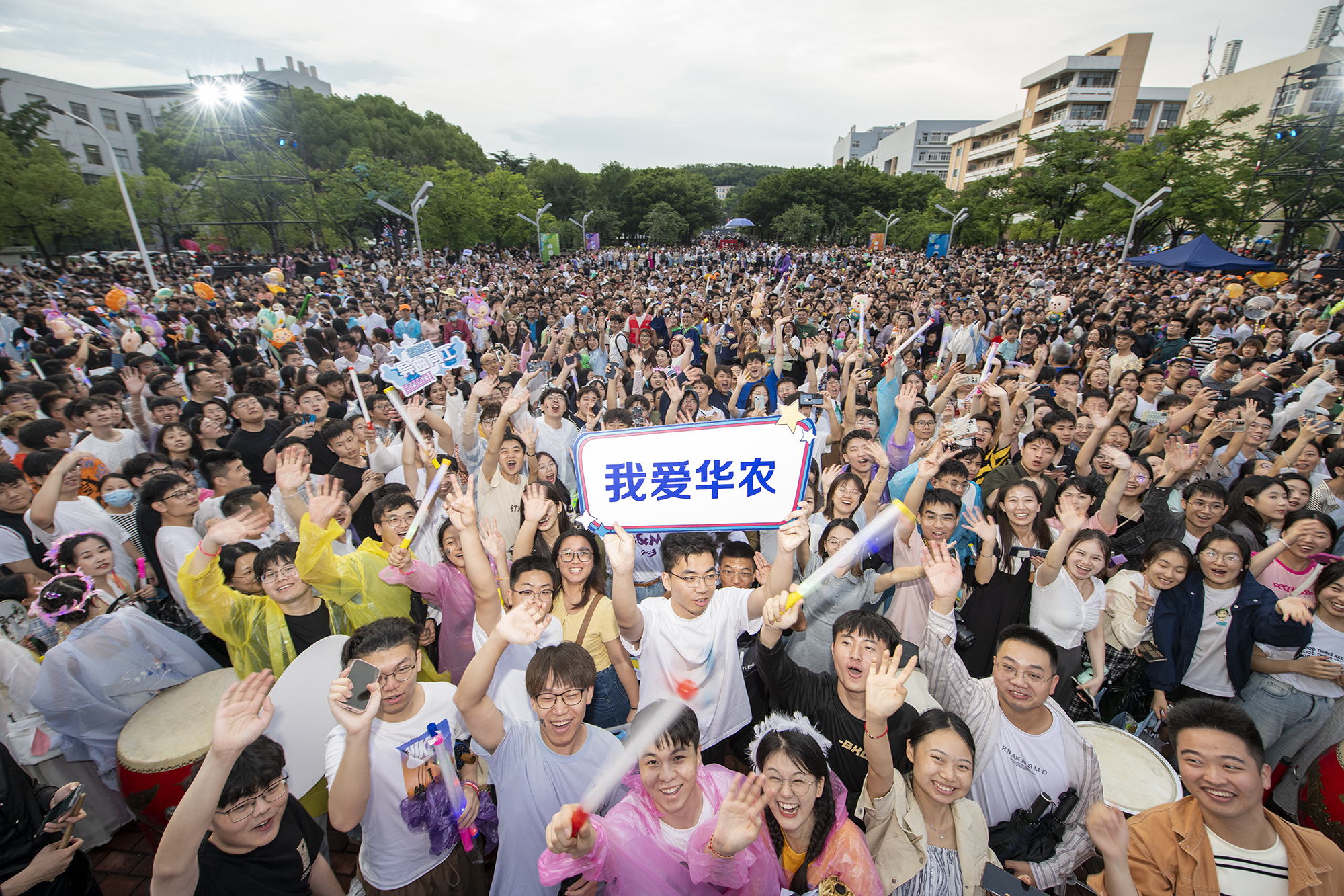 毕业巡游现场（记者 刘涛 摄）