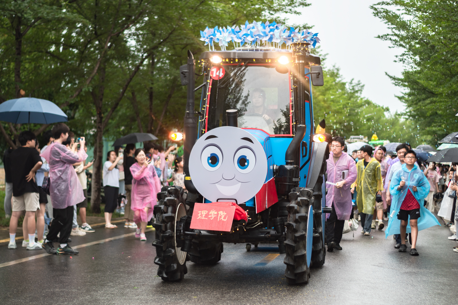 理学院拖拉机（学通社记者 付欣然 摄）-30