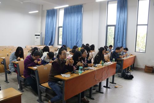 兴致勃勃画葫芦-黄稀