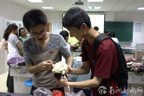 比赛氛围很好,大家都享受着其中的乐趣