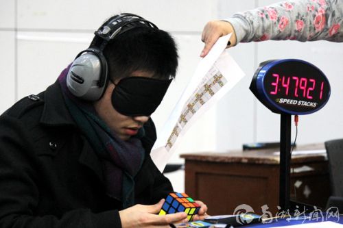 三盲比赛进行中