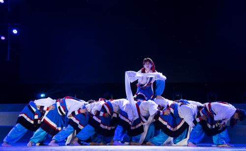 承载着梦，站起来 供图李睿昌