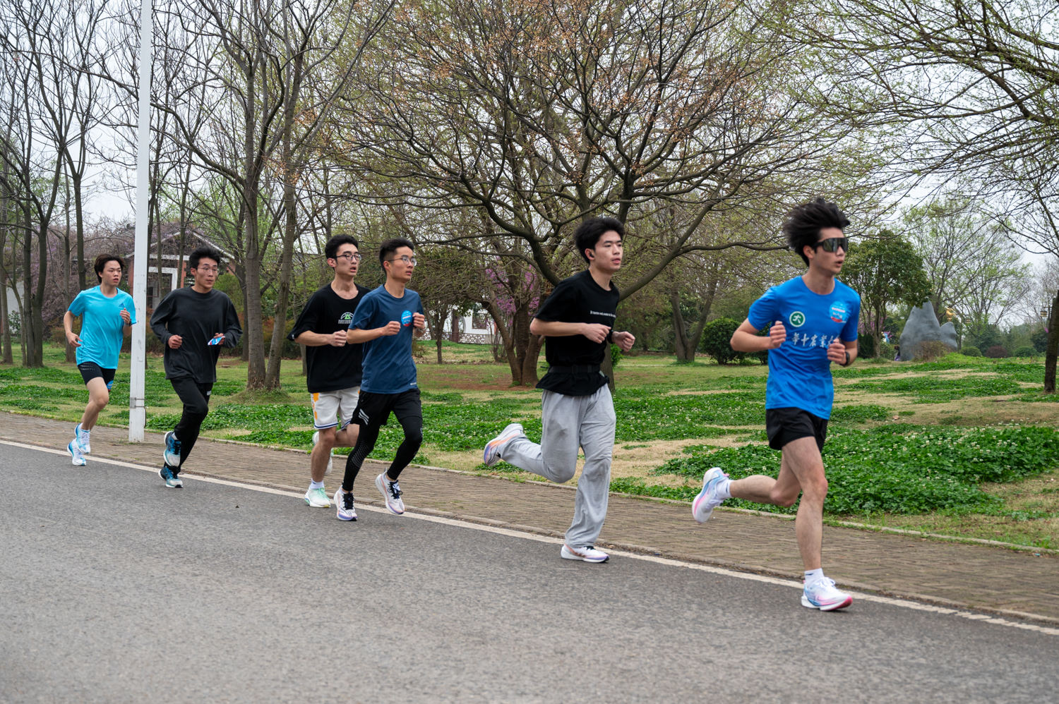 环校长跑进行中1(学通社记者 李泽坤 摄)