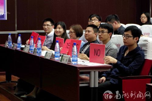 评委对选手去留进行表决