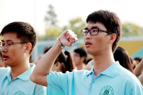 在国旗下大声宣誓,喊出对生命的热爱,对国家的誓言