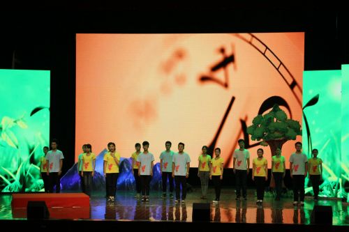 大学生艺术团带来的《写给未来的你》