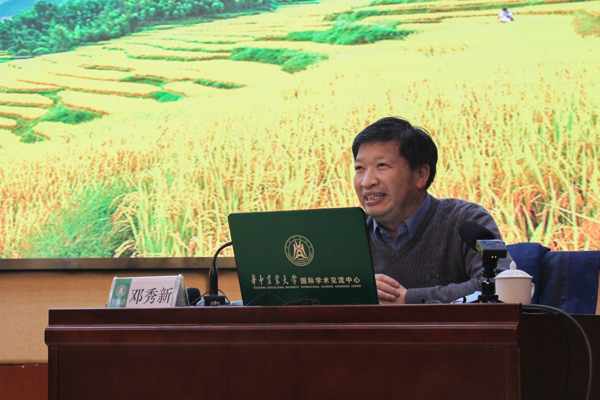 中国工程院副院长、中国工程院院士邓秀新做报告(学通社记者 张灿 摄)-5