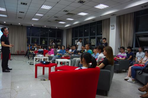 全场的观众们 供图李睿昌