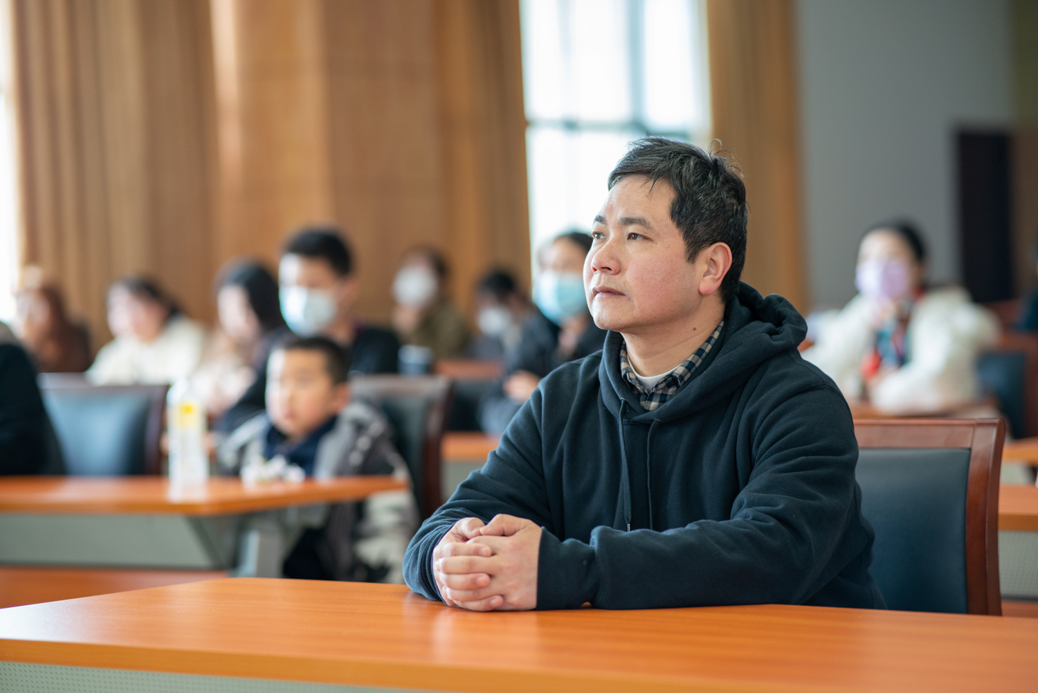 观众听讲座中景(学通社记者 唐海鑫 摄)