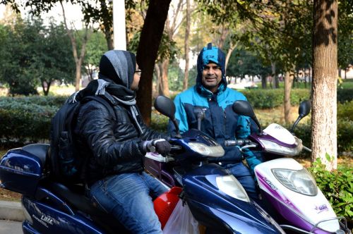 6.包得严严实实的外国友人 章富淼