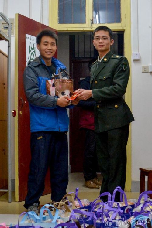 寒假留校学生送祝福