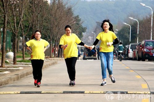 即便已掉队，仍然不放弃，坚持到终点