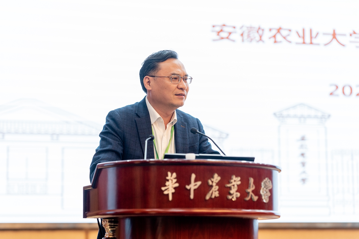 12 安徽农业大学副校长操海群作分享（孔繁霄 摄）