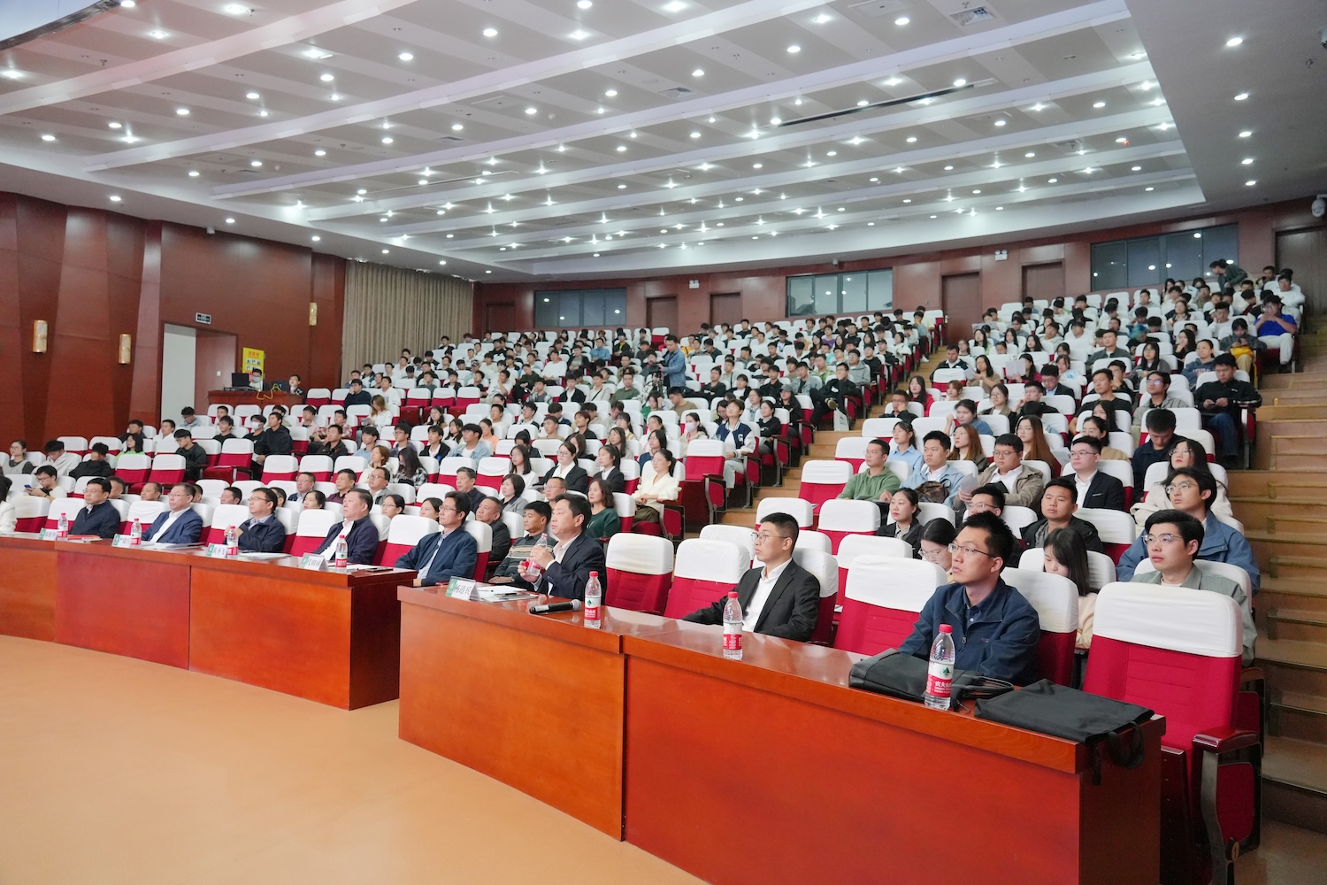 崇阳县2023年企事业单位“引才专列”活动现场2