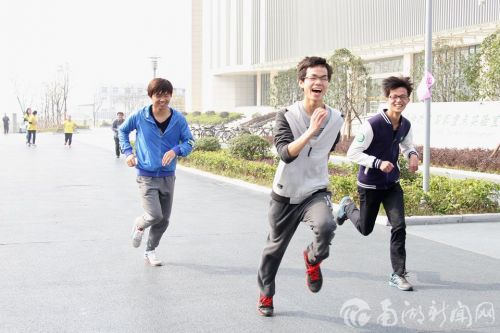 寝室赛齐心协力，欢笑向前