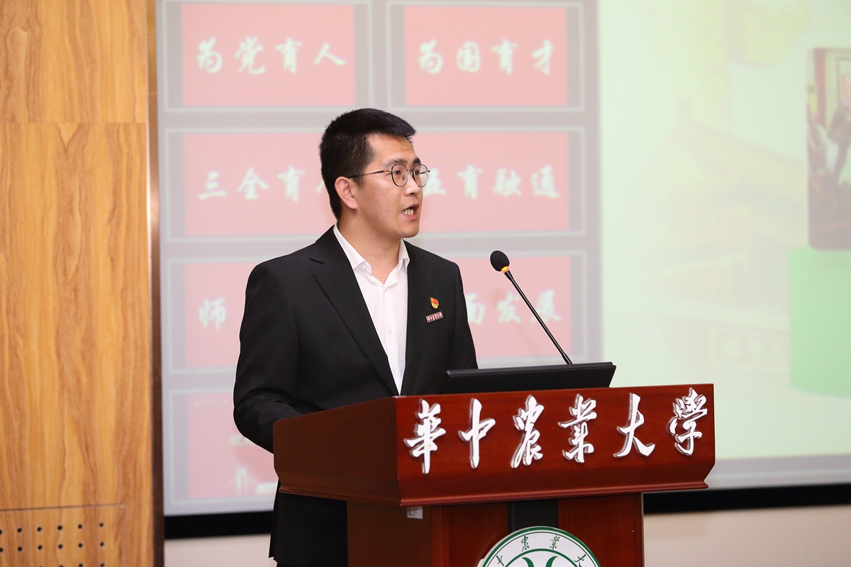 1200 园艺林学学院何寿鹏老师作分享(通讯员 侯国涛 摄)